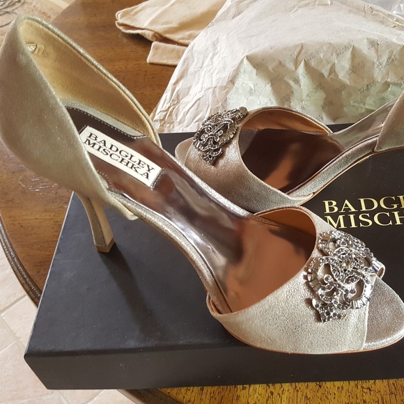 shoes - Picture 1 of 8